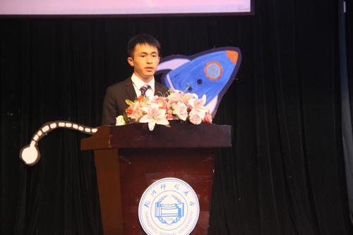4学长代表发言